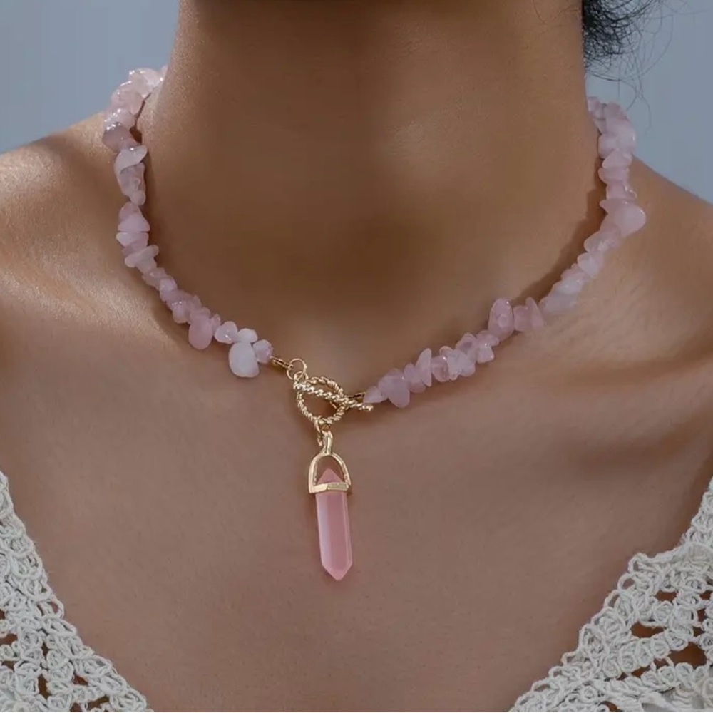 ❌SOLD❌Elegant Crystal and Pink Stone Necklace